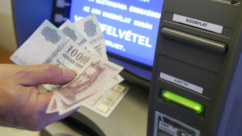 A vidéki ATM-ek telepítése komoly költségekkel járhat, mivel a választott bank is jelentős hatással van a kiadásokra.