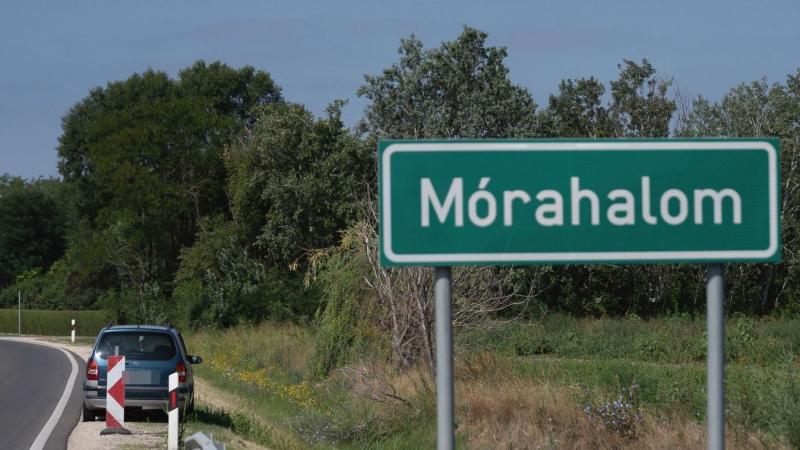 Több napon át állt mozdulatlanul az út szélén az autó, miután rákérdeztünk az ügyre, a hatóság azonnal lépett és intézkedett.