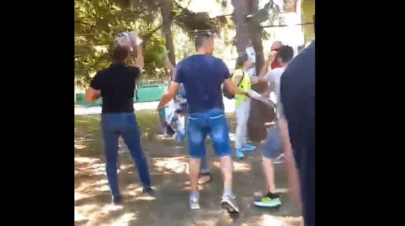 A tüntetésekről készült fényképeket (videó) darabokra tépték.