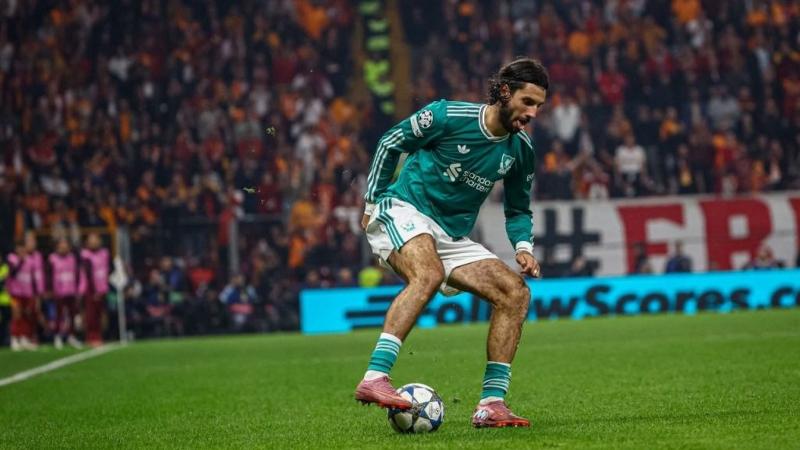 Szoboszlai családi fényképe alatt heves kritikák kereszttüzébe került, mivel a török szurkolók aljas támadásokat intéztek ellene. Az angol közönség is kifejezte véleményét az ügyről.