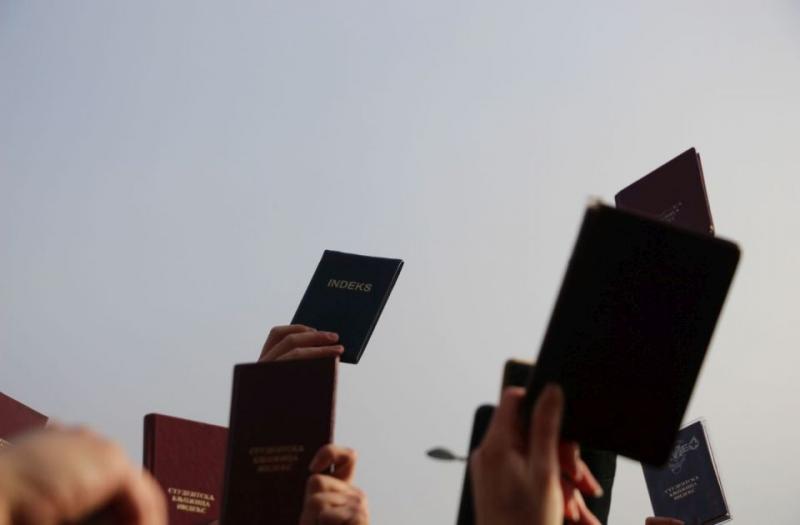 Fokozatosan visszatérítik az önköltséges hallgatók által befizetett tandíjat.