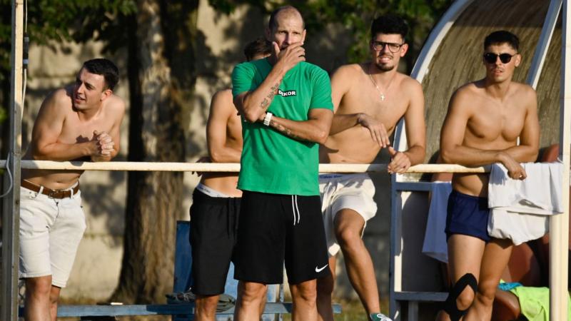 Edzőváltás a vármegyei I. osztályban: Új szelek fújnak a bajnokságban

A vármegyei I. osztályban jelentős változás történt, hiszen a csapatok edzői stábjában új arcok tűntek fel. A friss edzőváltások célja, hogy friss impulzusokat hozzanak a játékosoknak,