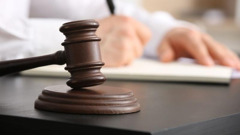 Újra a bíróság elé állt a pécsi plakátrongáló esete - megszületett a végső ítélet.