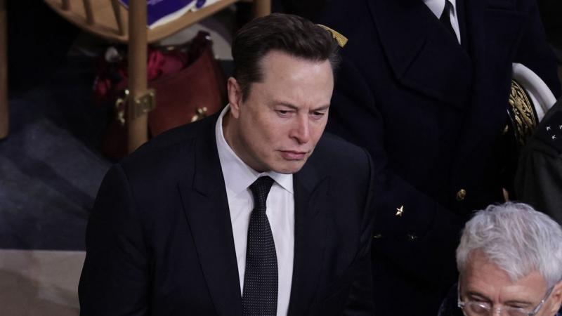 Elon Musk a német jobboldali politikai irányzat mellett fejezi ki támogatását, ezzel új dimenziót adva a politikai diskurzusnak. A tech mogul által képviselt innovatív gondolkodás és a hagyományos értékek ötvözése izgalmas párbeszédeket generálhat a jövő 