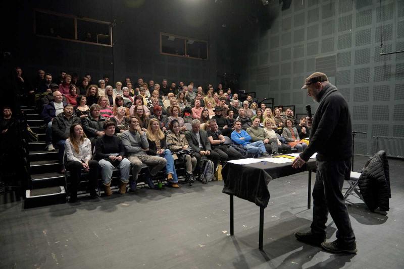 A Kolozsvári Állami Magyar Színház falai között ünnepélyes keretek között kerültek átadásra a Művészeti díjak, melyek a tehetség és a kreativitás elismerését hivatottak szolgálni. A rendezvény során a művészetkedvelők és alkotók együtt ünnepelték a színhá