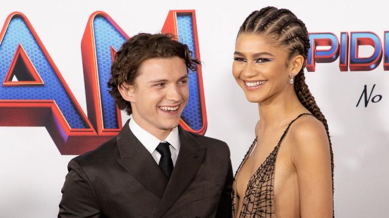 Tom Holland szeretné, ha főállású apává válhatna - Életmód

Tom Holland, a fiatal színész, aki világszerte népszerűvé vált a Pókember szerepével, nemcsak a filmvásznon, hanem a magánéletében is fontos álmokat dédelget. A színész többször is kifejezte vágy