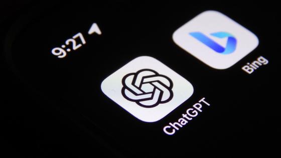 A Meta mellett az OpenAI chatbotja is részt vesz szexuális tartalmú beszélgetésekben fiatalokkal, holott elméletileg ez tilos a ChatGPT használatában.