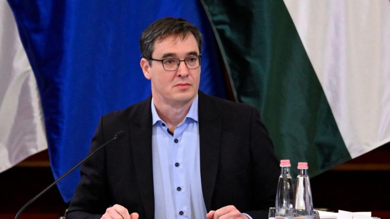 Az óra ketyeg: Karácsony Gergely előtt áll a feladat, hogy döntést hozzon a budapesti lakosok és Gyurcsány hívei között.