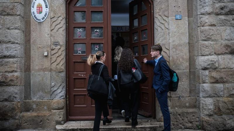 Kedden a matematikai feladatok kerülnek terítékre az érettségi keretein belül. | 24.hu