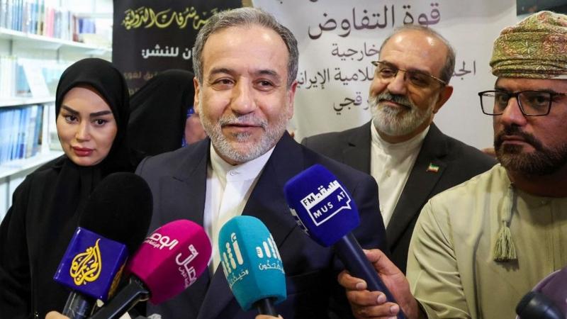 Irán és az Egyesült Államok jelenleg az atomprogram körüli feszültségek csökkentéséről folytatnak tárgyalásokat. A két ország között régóta fennálló nézeteltérések és aggodalmak középpontjában az iráni nukleáris tevékenységek állnak, amelyek nemcsak a reg