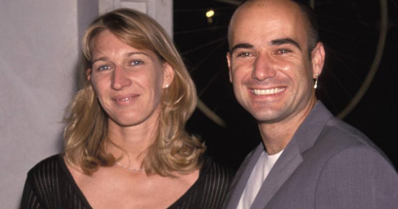 Steffi Graf és Andre Agassi közös fotója, amely a múlt és a jelen varázsát ötvözi, éppen most hódítja meg az internetet. 24 évvel ezelőtt mondták ki a boldogító igent, és azóta is inspiráló példát mutatnak a szerelem és a sport iránti szenvedélyből.