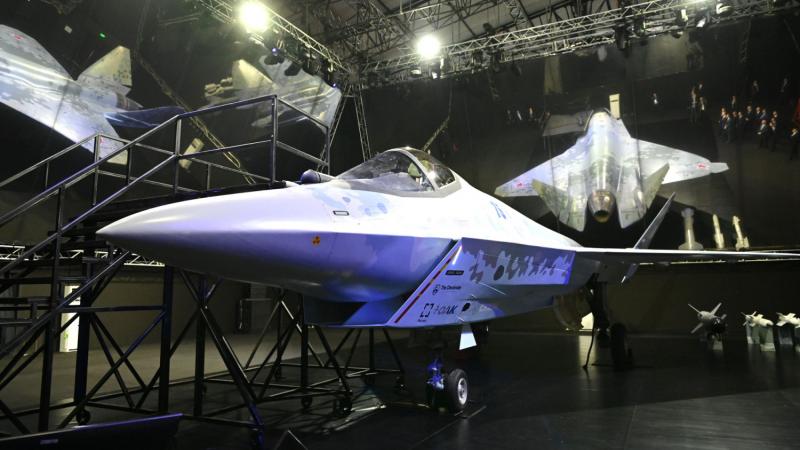 A szupermodern Szu-75 