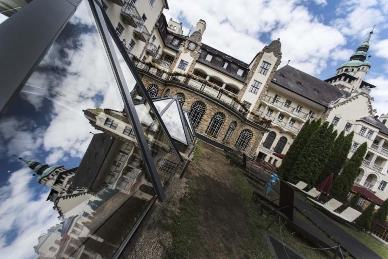 Mészáros Lőrinc Hunguest Hotels vállalata egyesült két előző tulajdonosával, ami azonnali hatással volt a nyereségcsökkenésre.