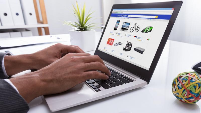 Vége a kedvező árú online vásárlások korszakának az EU-ban, itt az újabb brüsszeli szankció!