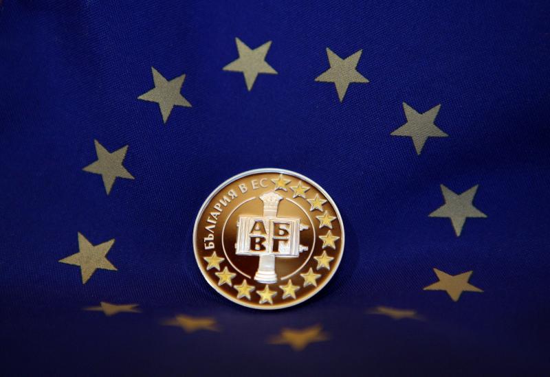 Bulgária esetleg manipulálhatta az inflációs mutatóit, hogy elérje az euró bevezetéséhez szükséges feltételeket.