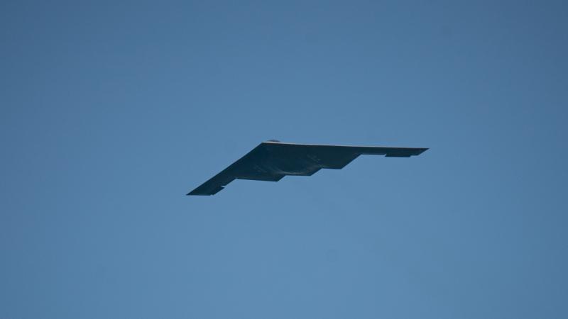 Videó: Az amerikai nehézbombázók sikeresen landoltak, a B-2 Spirit küldetése eredményesen zárult.