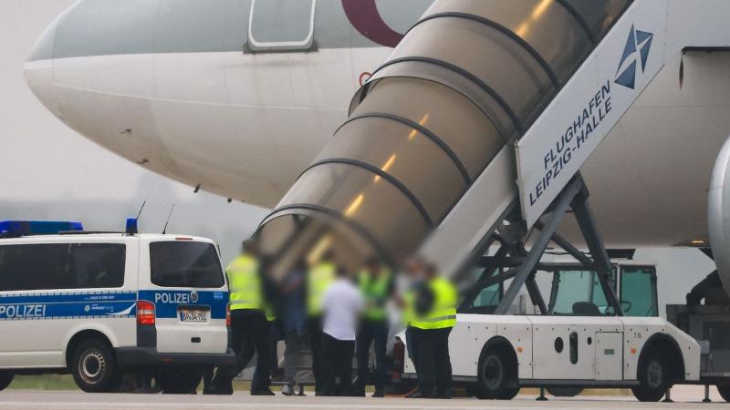Németország továbbra is intenzíven végzi a migránsok visszatoloncolását.