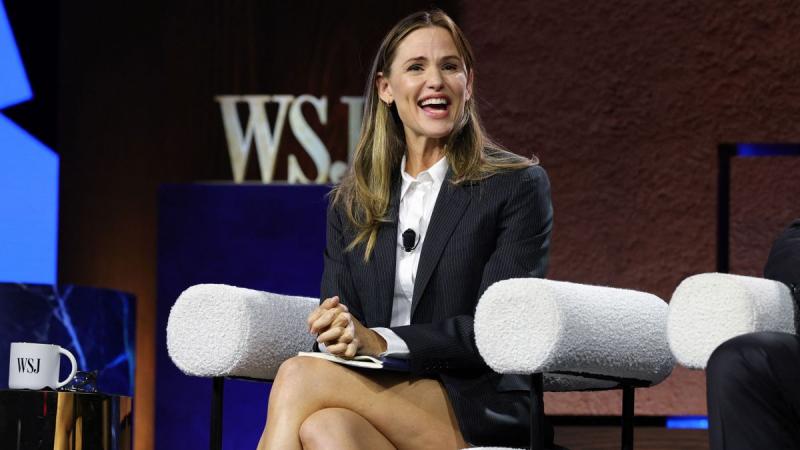 Jennifer Garner jegygyűrűjével a gyűrűsujján készült egy új fotó, amely a Life magazin címlapjára került.