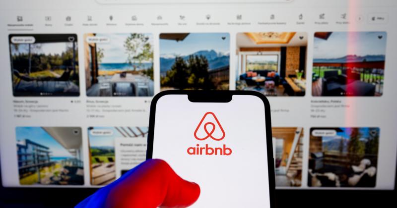 A szigorú szabályozások mellett a Gazdasági Versenyhivatal (GVH) eljárást indított az Airbnb-vel szemben, hogy megvizsgálja a cég működésének jogszerűségét.