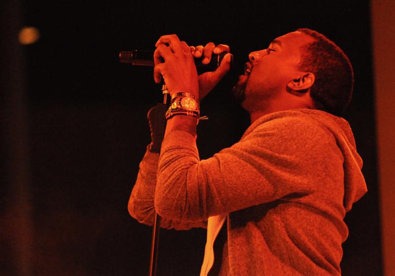 Tizenkét pénztárca összesen több mint 24 millió dollárt realizált a Kanye West által indított YZY token váratlan összeomlásából.