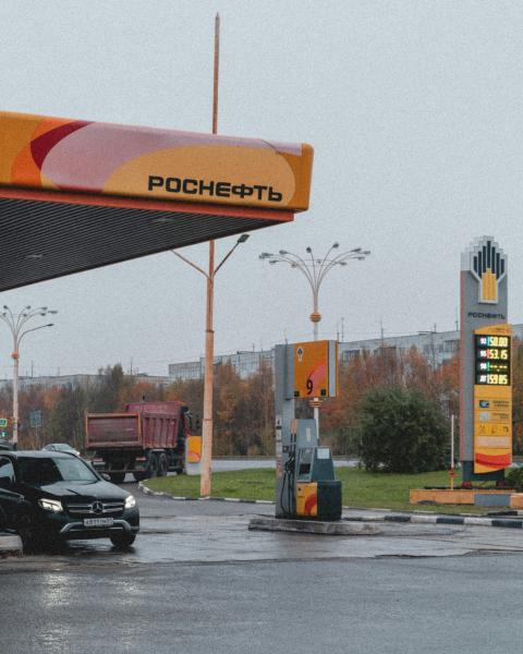 Tényleg véget ért a benzinkészlet? - Az üzemanyag már csak jegyre elérhető, a válság Oroszországban egyre súlyosabbá válik.