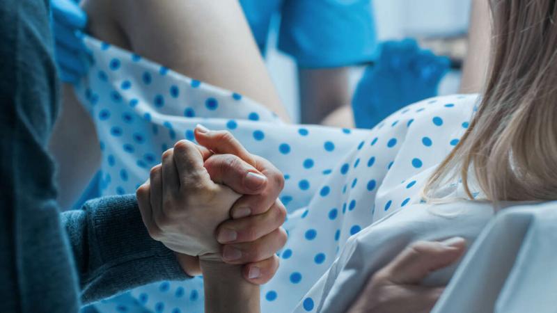 Nem jogi képviselő, nem védelmező, hanem partner: az apa szerepe a szülés során.