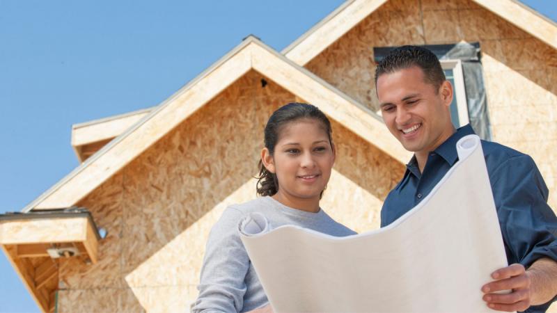 Míg Brüsszel az LMBTQ-közösség érdekeit helyezi előtérbe, addig a magyar kormány a hazai családok megerősítésére és támogatására fókuszál.