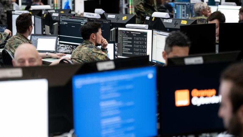 Ismerjétek meg Károlyt, az innovatív havi díjas IT-szolgáltatót, amely kifejezetten kis- és középvállalkozások számára készült!