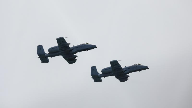 Új dimenzióban tűnt fel a híres amerikai A-10C Warthog csatarepülőgép: mostantól a drónok ellen is bevetésre kerül!