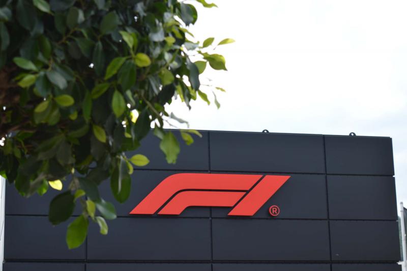 Elhagyja a Liberty Media elnöki székét John Malone, ezzel új fejezet nyílik a Forma-1 történetében. Az F1VILÁG.HU hírei szerint a távozásával jelentős változások várhatóak a motorsport világában.